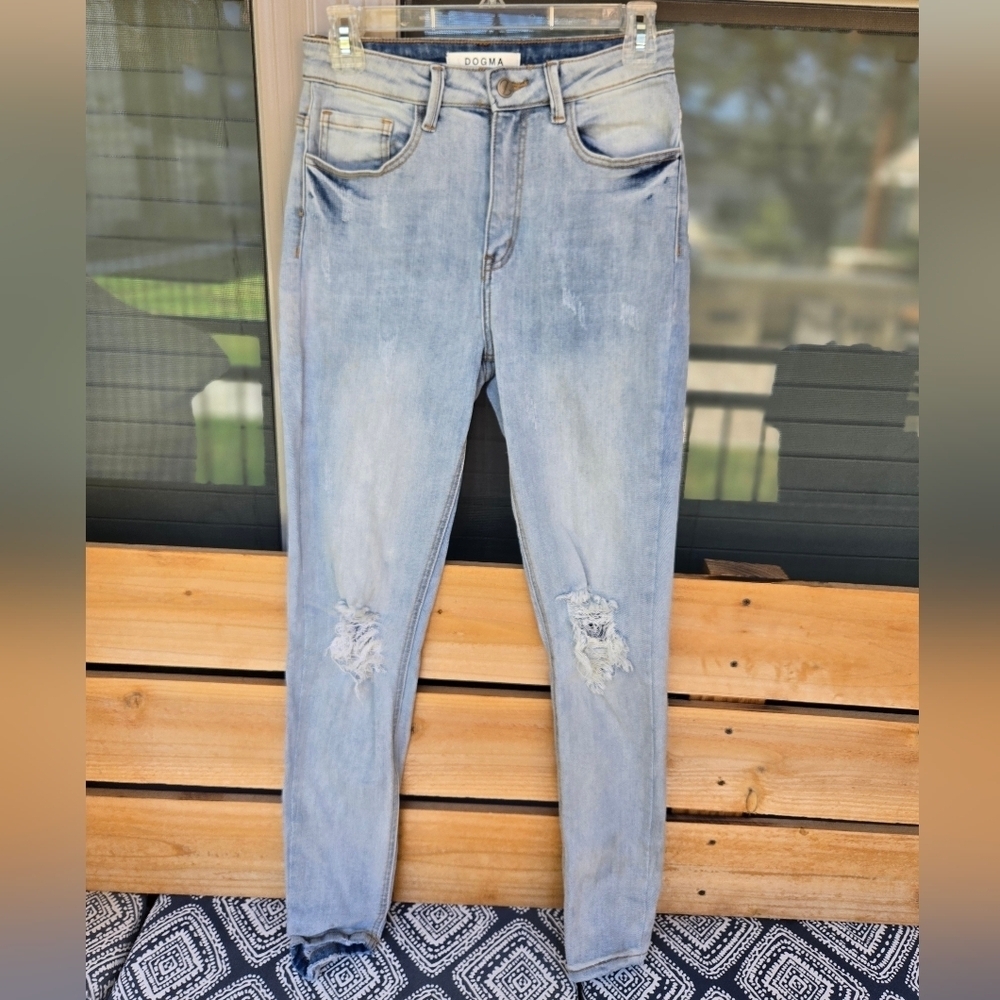 Dogma Light Wash Skinny Jeans Distressed Sz 5